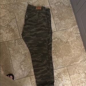 Levi's EUC 311 Shaping  Skinny Jeans with Camouflage Pattern